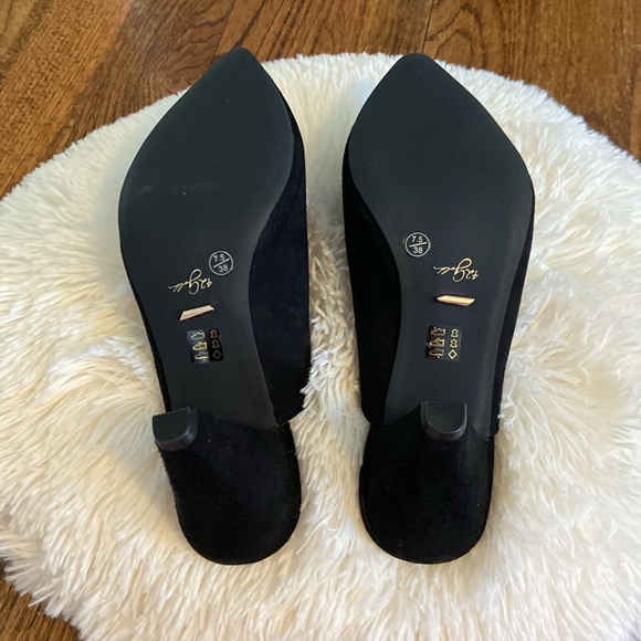 Brand new never worn, in box 42 gold overcome mules. - Picture 5 of 5